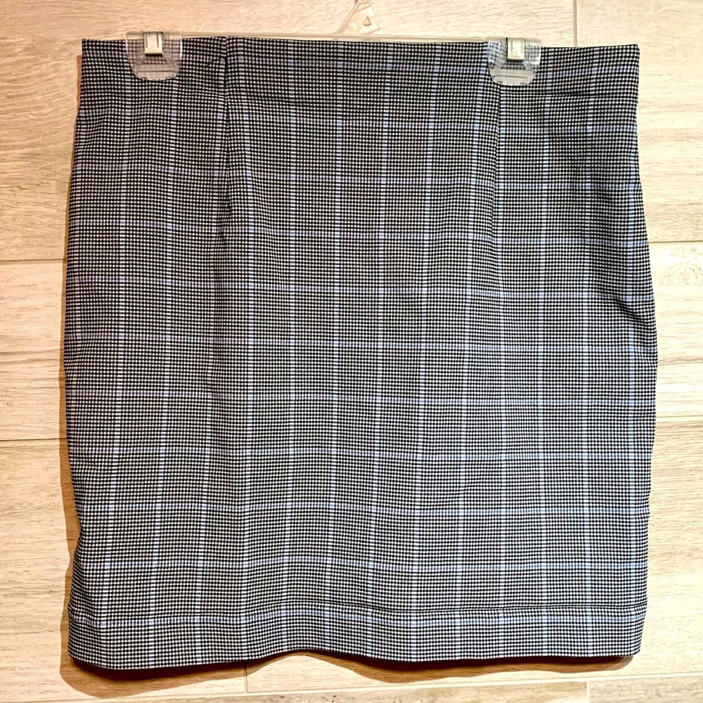 3/$30 DYNAMITE grey plaid skirt size large